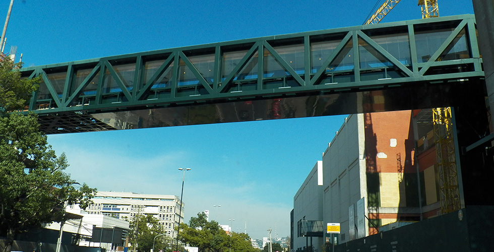 Rampa de acesso ao Shopping Praia de Belas